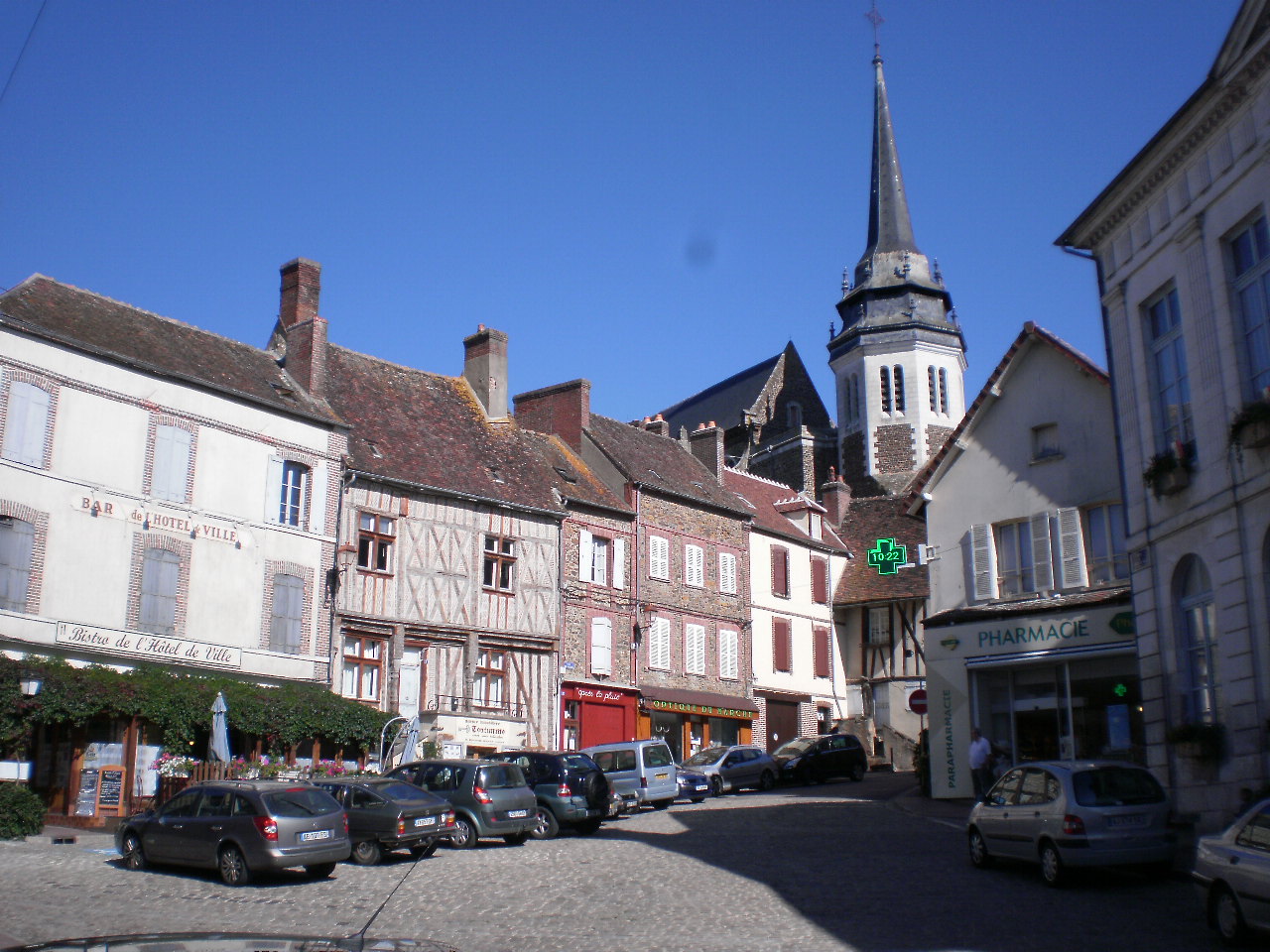 Toucy (89130), Yonne, la boucherie Le Bœuf Tricolore de Toucy